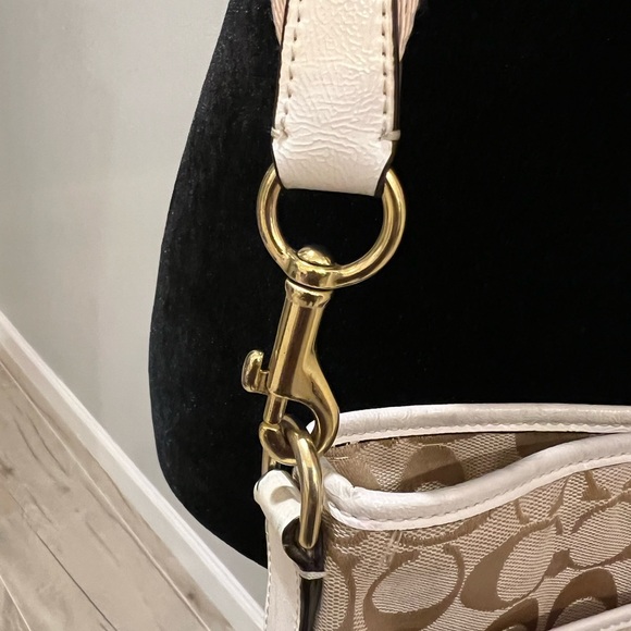 PREOWNED VINTAGE COACH CROSSBODY - Picture 3 of 13